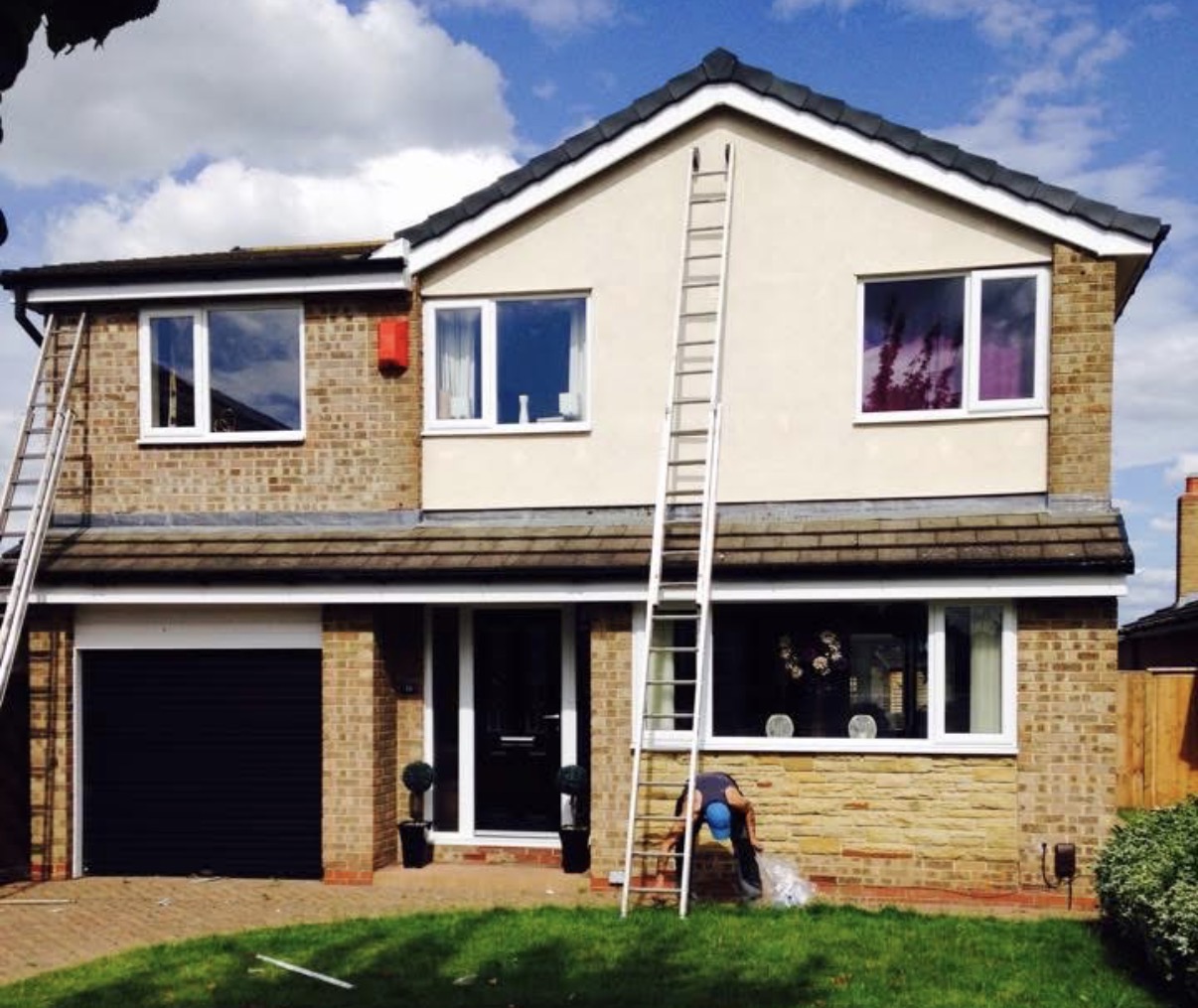 Aligned guttering and downpipes